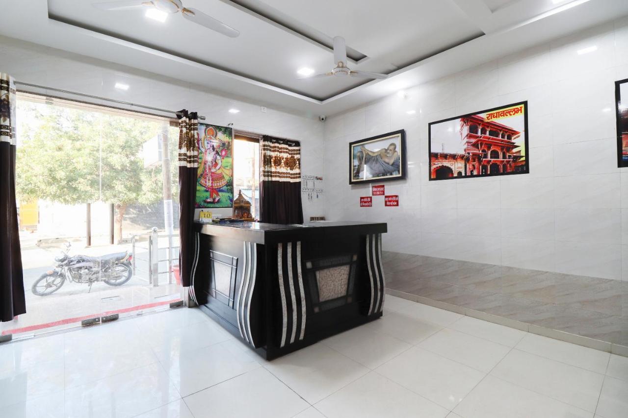 Oyo 69378 Trilok Dham Vrindavan Ngoại thất bức ảnh