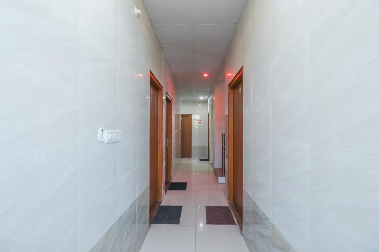 Oyo 69378 Trilok Dham Vrindavan Ngoại thất bức ảnh