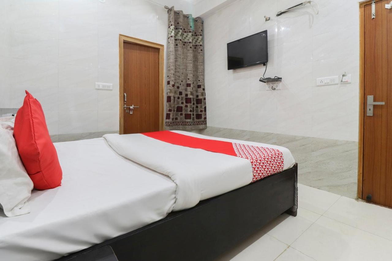 Oyo 69378 Trilok Dham Vrindavan Ngoại thất bức ảnh