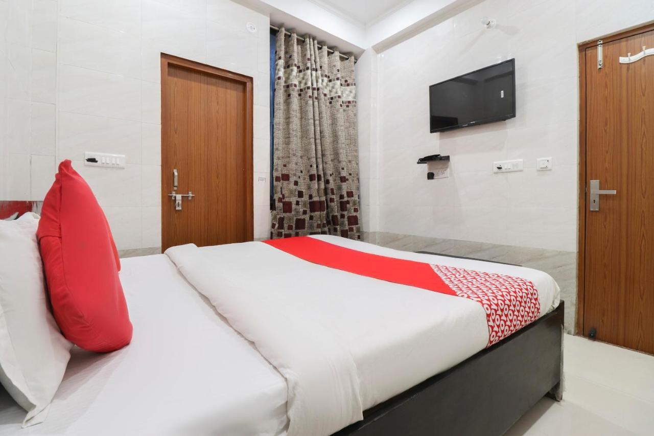 Oyo 69378 Trilok Dham Vrindavan Ngoại thất bức ảnh